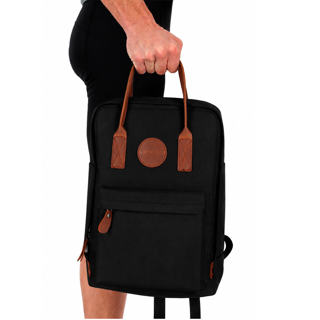 Mochila Volta Negra con Detalles en Marrón